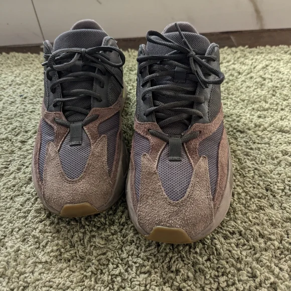 adidas gazelle silver green womens Yeezy Boost 700 in Mauve w/ Tags